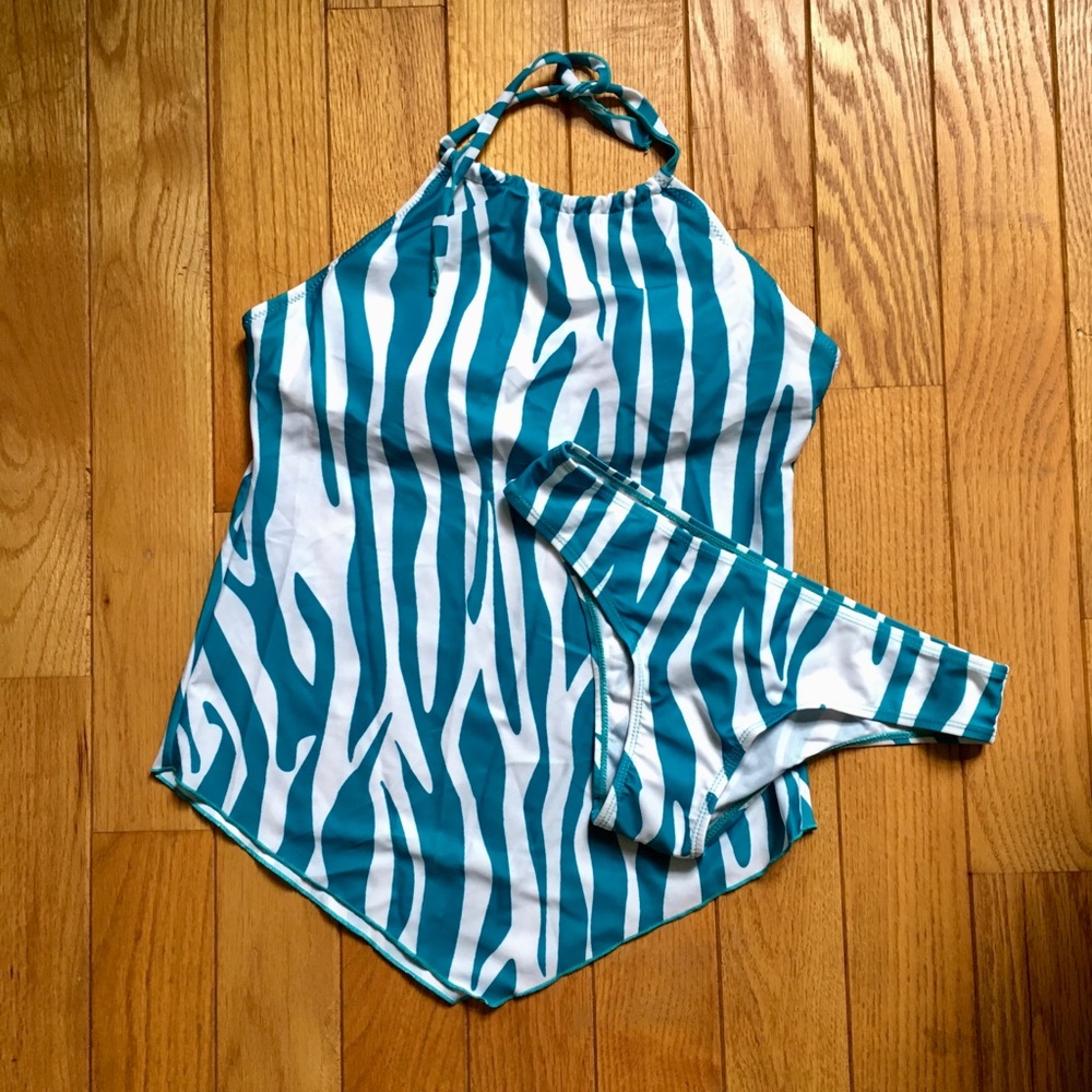 ☀️ 3/$20 NWOT Halter Tankini Swimsuit - Medium